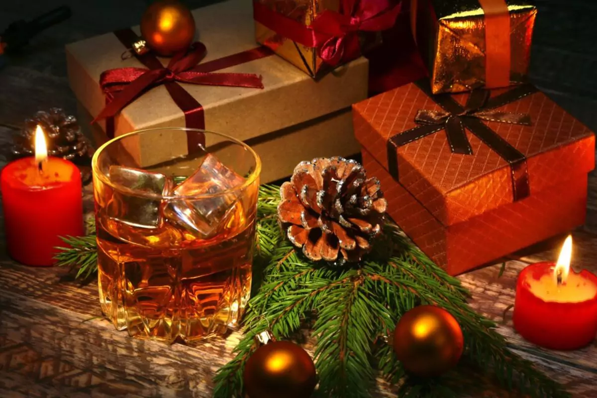 Top 5 Budget-Friendly Whiskies Under ₹1000 to enjoy This Christmas